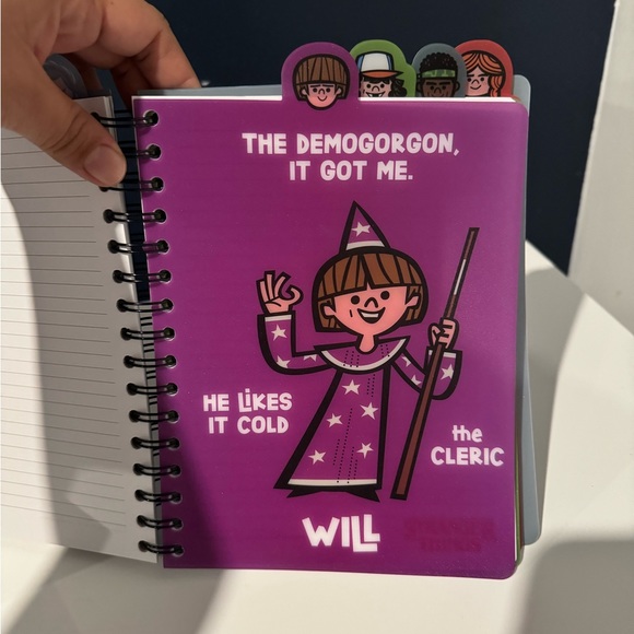 Stranger Things 6 tabs notebook - Picture 5 of 8